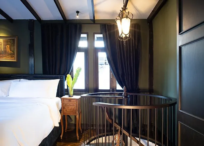 Hotel Baan Tuk Din 4*